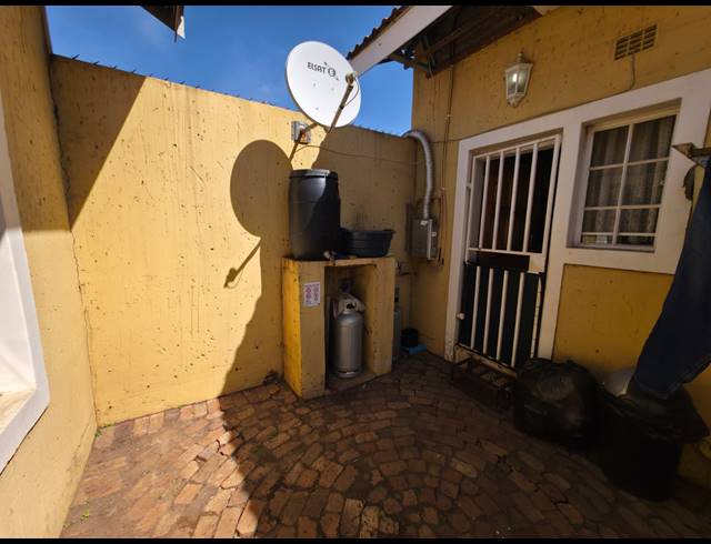 2 BEDROOM TOWNHOUSE FOR SALE IN KOOKRUS